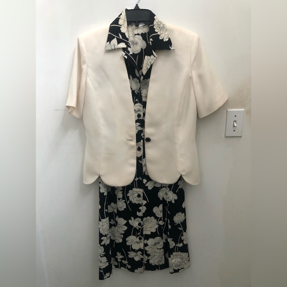 Vintage Two-piece Floral Dress Set with Scalloped Short-Sleeve Jacket